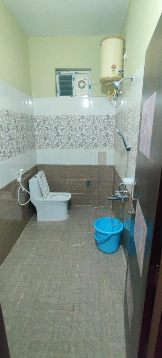 Ruhithahomestay- Ac Rooms-Free Wifi- Android Tv - Near To Alipiri- Door Service Тирупати Екстериор снимка